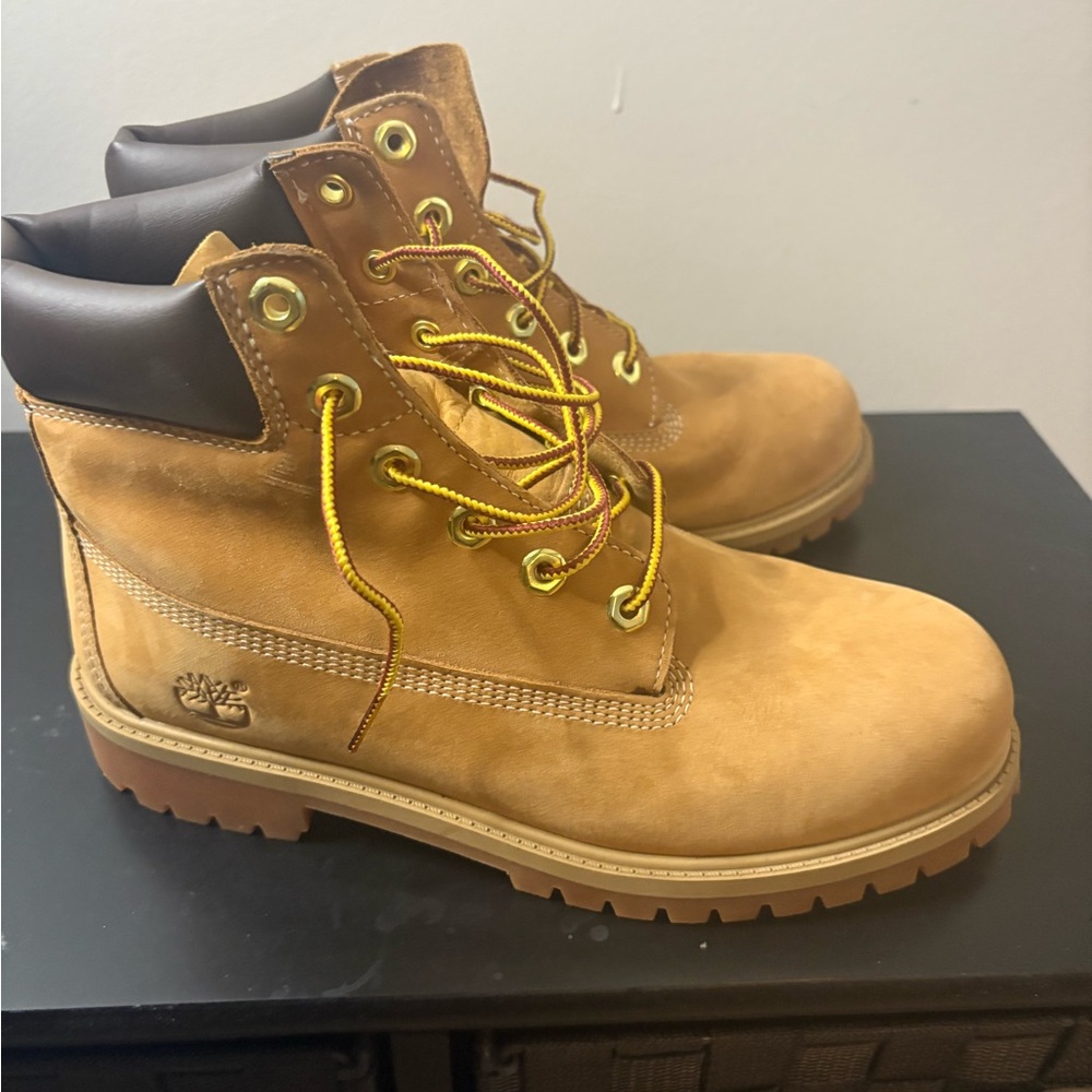Timberland Classic Wheat Boots. Worn only a couple of times. Excellent condition